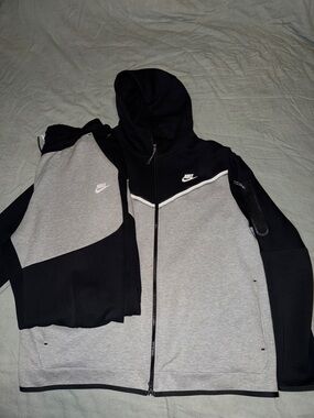 Mens Nike Tech Fleece Black/Gray Tracksuit